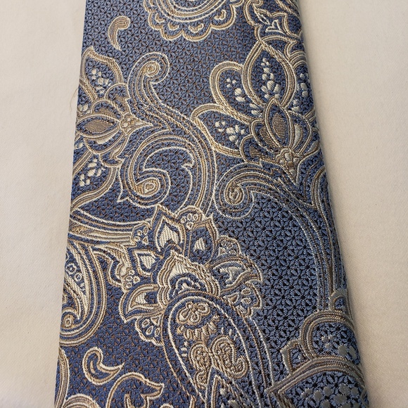 Jos. A. Bank Neck Tie - Picture 2 of 4